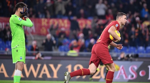 Roma-Spal 3-1: apre Petagna, poi la rimonta con Pellegrini, Perotti e Mkhitaryan