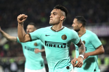 "Inter, per Lautaro Martinez è duello Barcellona-Manchester City"