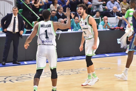 Champions League, Sassari vince 92-89 contro il Turk. Cade Brindisi