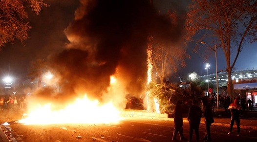"Barcellona-Real, scontri al Camp Nou: due feriti gravi tra le forze dell'ordine"