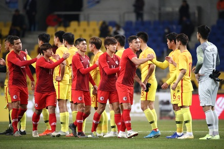 Hong Kong, fischiano l'inno cinese: tifosi rischiano 3 anni di carcere