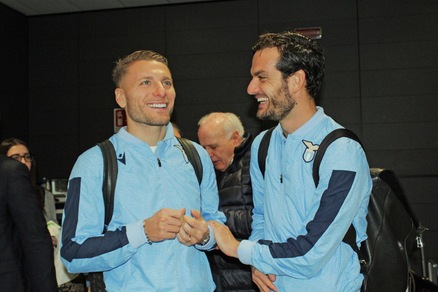 Lazio in volo per Riad: a Fiumicino selfie e inno dagli altoparlanti