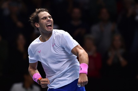 Abu Dhabi, è Nadal-Tsitsipas la finale. Khachanov mai in partita