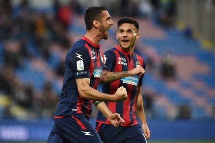 Vincono Crotone e Juve Stabia, la Salernitana fa 1-1. Successo del Perugia sull'Entella