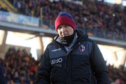 Bologna corsaro a Lecce con Mihajlovic in panchina