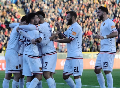 Il Cosenza torna a vincere, 3-1 al Pisa. Pescara-Trapani 1-1