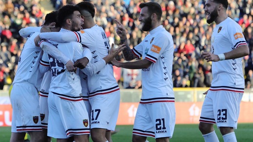 Il Cosenza torna a vincere, 3-1 al Pisa. Pescara-Trapani 1-1