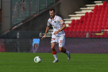 Gyomber insulta l'arbitro urlando verso l'assistente: due giornate