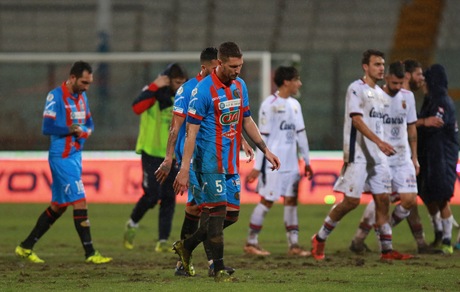 Catania, tutti sul mercato. Il club: "Trovatevi una nuova squadra"