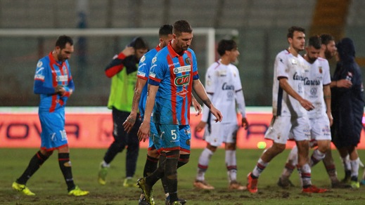 Catania, tutti sul mercato. Il club: "Trovatevi una nuova squadra"