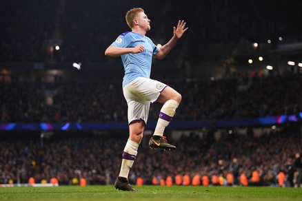Aguero-De Bruyne, sorride Guardiola: il City supera lo Sheffield