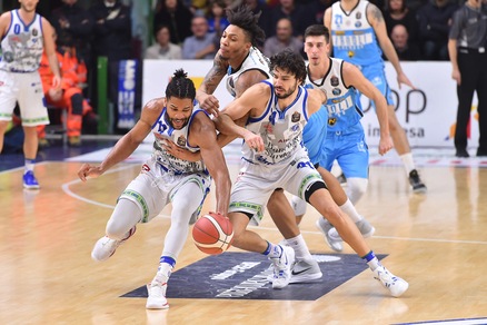 Il Banco di Sardegna Sassari vince in rimonta sulla Vanoli Cremona