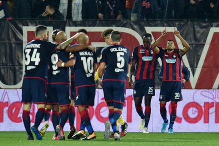 Coronavirus, dal Crotone 4000 mascherine per sanità locale