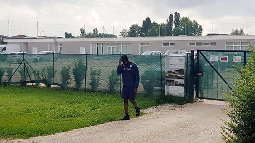 Balotelli cacciato dal Brescia: non lo fanno entrare per l'allenamento