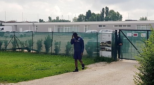 Balotelli cacciato dal Brescia: non lo fanno entrare per l'allenamento