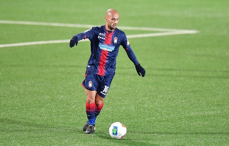 Crotone verso il Napoli: Benali e Siligardi in gruppo