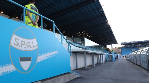 Spal, testa di maiale davanti al centro sportivo