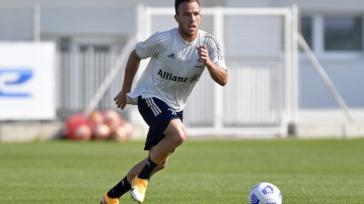 Arthur: "Ronaldo o Messi? Buoni leader ma scelgo Cristiano"