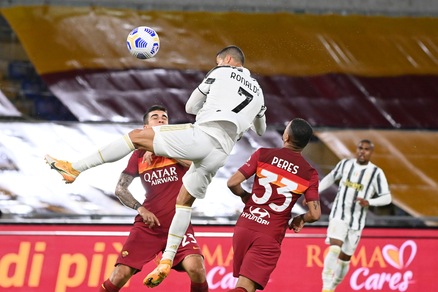 Roma-Juve 2-2: doppiette di Veretout e Ronaldo
