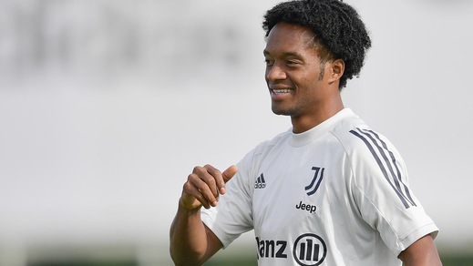 Juve, Cuadrado guarito dal Covid: convocato per il Napoli