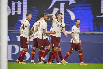 Milan-Roma 3-3: show a San Siro, Fonseca frena la capolista