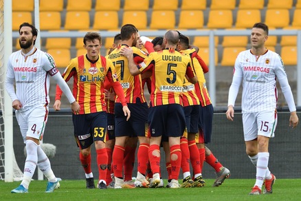 Coronavirus, Lecce: indeterminati i tamponi dei 2 calciatori positivi