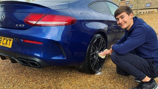 George Russell e le sue Mercedes: le immagini