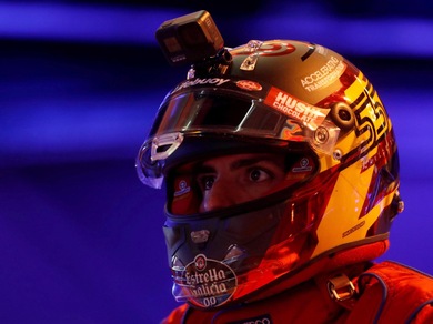 Ferrari, Sainz al lavoro a Maranello: "Spingiamo forte!"