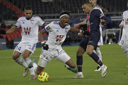 Koné, scatta l'asta e il Milan rischia la beffa. Stretta per Simakan