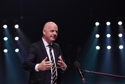 Infantino ricorda Maradona e Rossi: "Il calcio è per la gente"