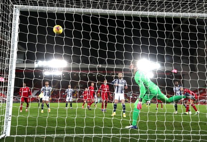 Liverpool fermato dal West Bromwich, pari anche per il Tottenham