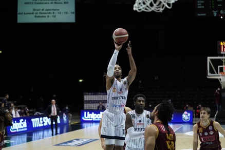 Sassari batte Brescia. Vincono Treviso, Fortitudo e Cremona su Brindisi