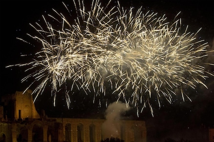 Capodanno 2020, sì ai party in compagnia. Su WhatsApp si aggira il coprifuoco…