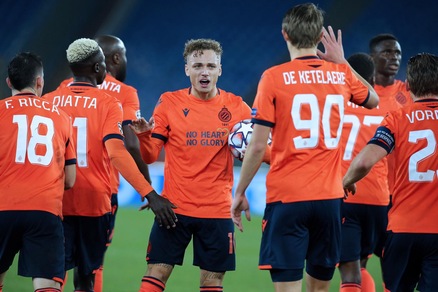 Belgio: vietati gli abbracci dopo i gol e multe per chi non indossa la mascherina