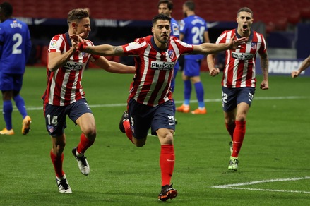 L'Atletico continua a volare con Suarez. Il Granada stende il Valencia