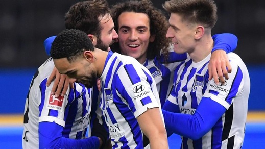 Bundesliga: Lipsia in testa, Leverkusen ko. Grifo e Piatek in gol