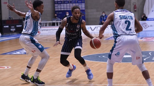 La Fortitudo batte Cantù: Banks e Totè trascinano Bologna