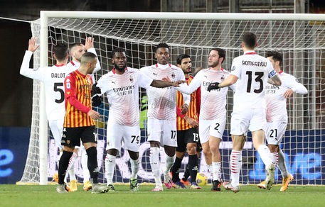 Benevento-Milan 0-2: Kessie e Leao rispondono all'Inter