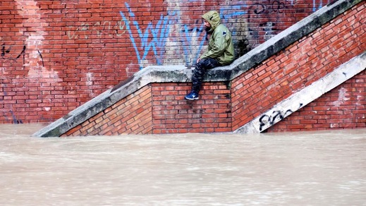 Maltempo e pioggia a Roma: le immagini del Tevere in piena
