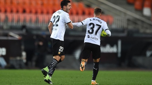 Liga, Maxi Gomez salva il Valencia: 1-1 col Cadice
