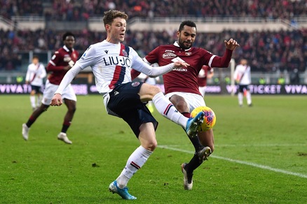 Bologna, assalto Nkoulou e il difensore manda messaggi social...