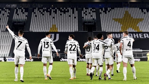 Juve partita per Milano, Pirlo ha anche Dybala per il Milan