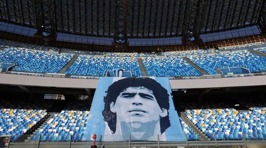 Maradona, una statua davanti allo stadio a Napoli: venerdì parte l'iter in Comune