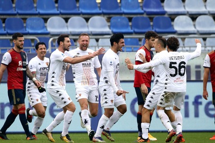 Cagliari-Benevento 1-2: l'ex Sau e Tuia rispondono a Joao Pedro. Vola Inzaghi