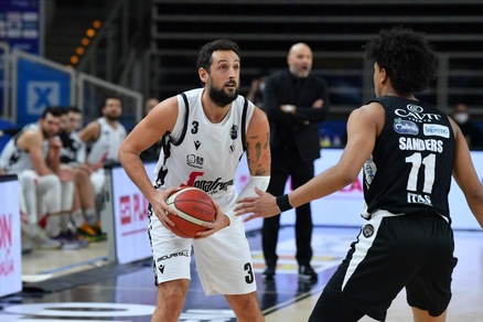 La Virtus Bologna vince a Trento. Belinelli ne fa 15