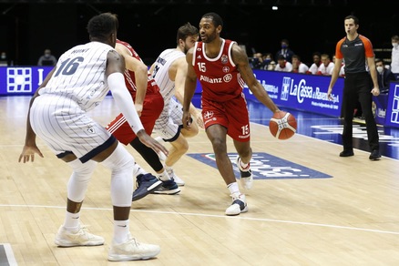 Stop Fortitudo, al PalaDozza passa Trieste. Vincono Sassari e Venezia