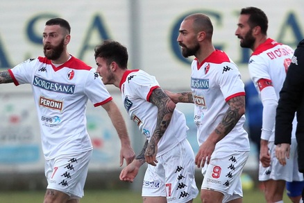Bari fermato dalla Turris: 1-1. La Ternana ne approfitta e allunga a +8