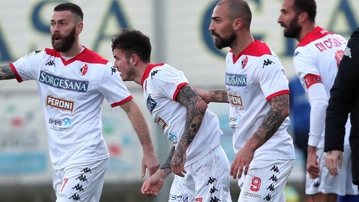 Bari fermato dalla Turris: 1-1. La Ternana ne approfitta e allunga a +8