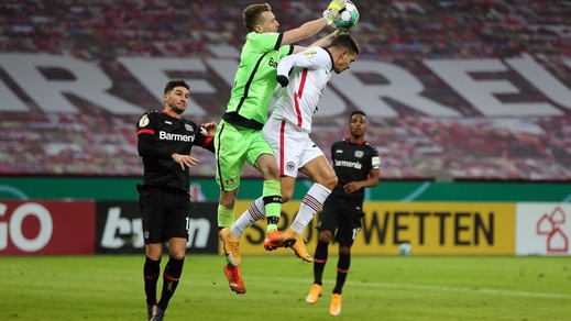 André Silva ispira, ma Eintracht ko: Bayer agli ottavi di Coppa Germania