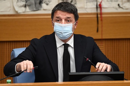 Renzi apre la crisi di governo: "Ma non si va al voto"